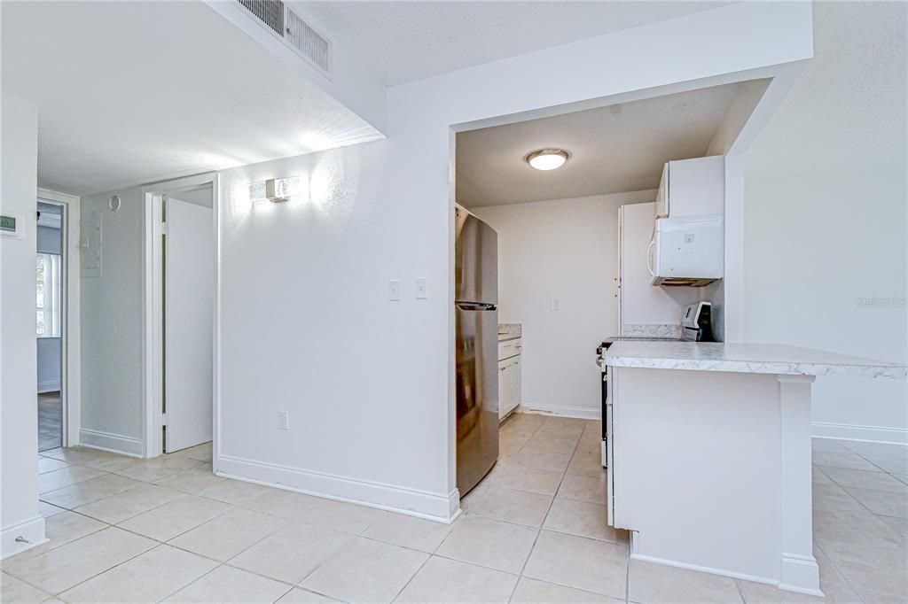For Sale: $110,000 (1 beds, 1 baths, 747 Square Feet)