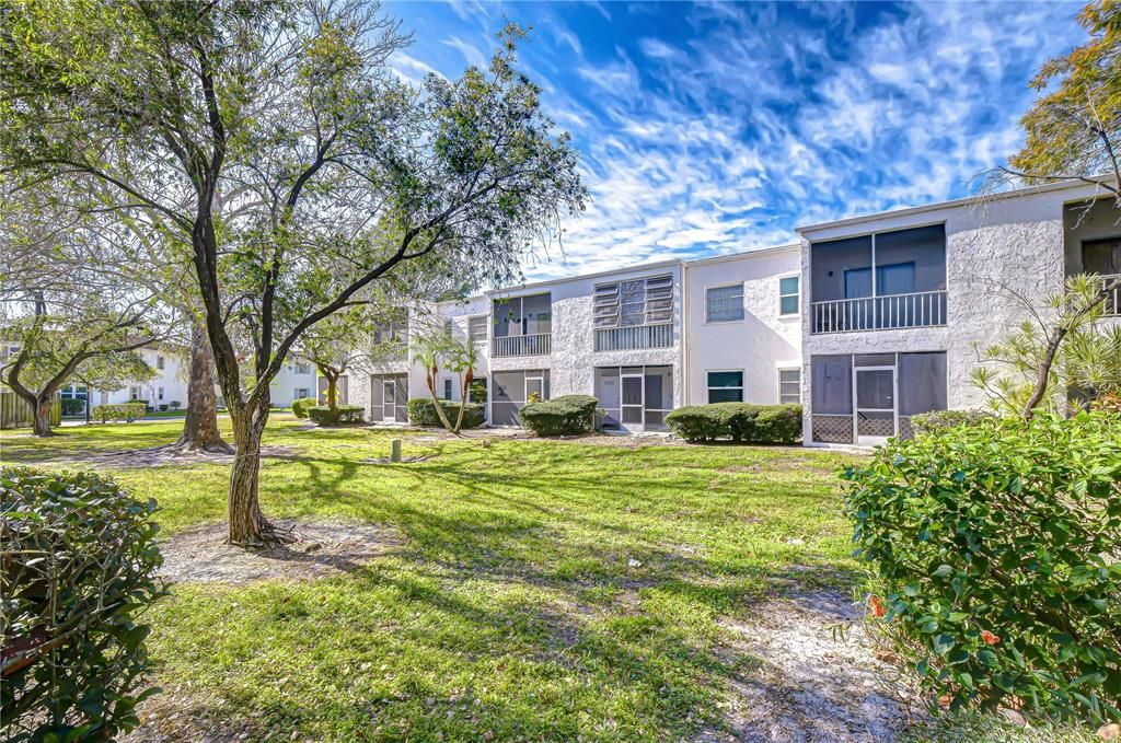 For Sale: $110,000 (1 beds, 1 baths, 747 Square Feet)