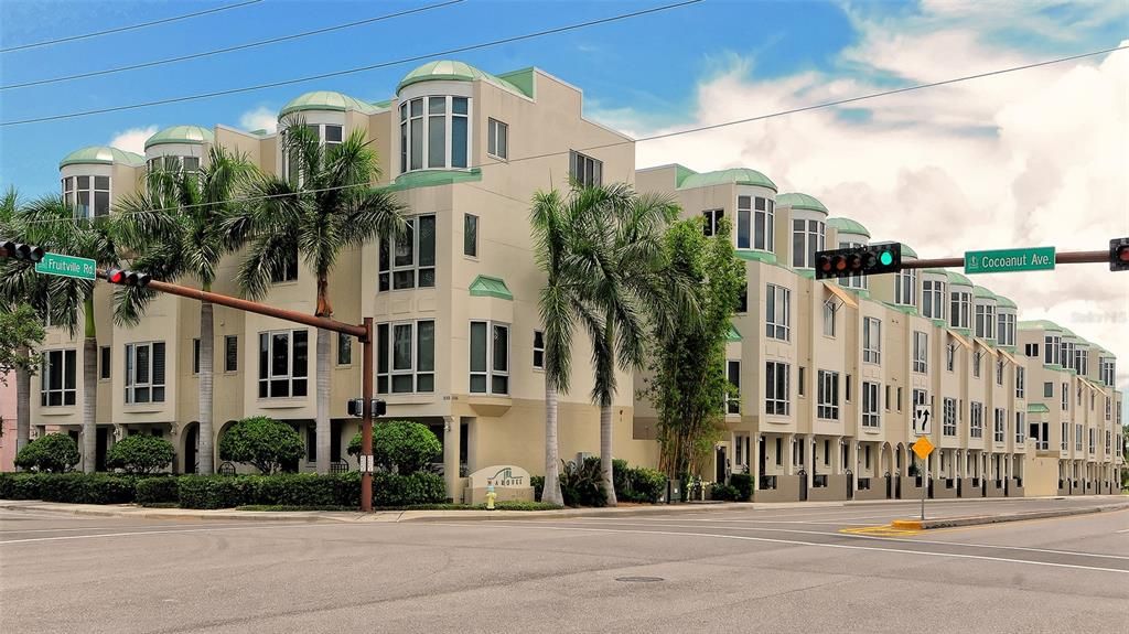 Active With Contract: $799,000 (3 beds, 4 baths, 2310 Square Feet)