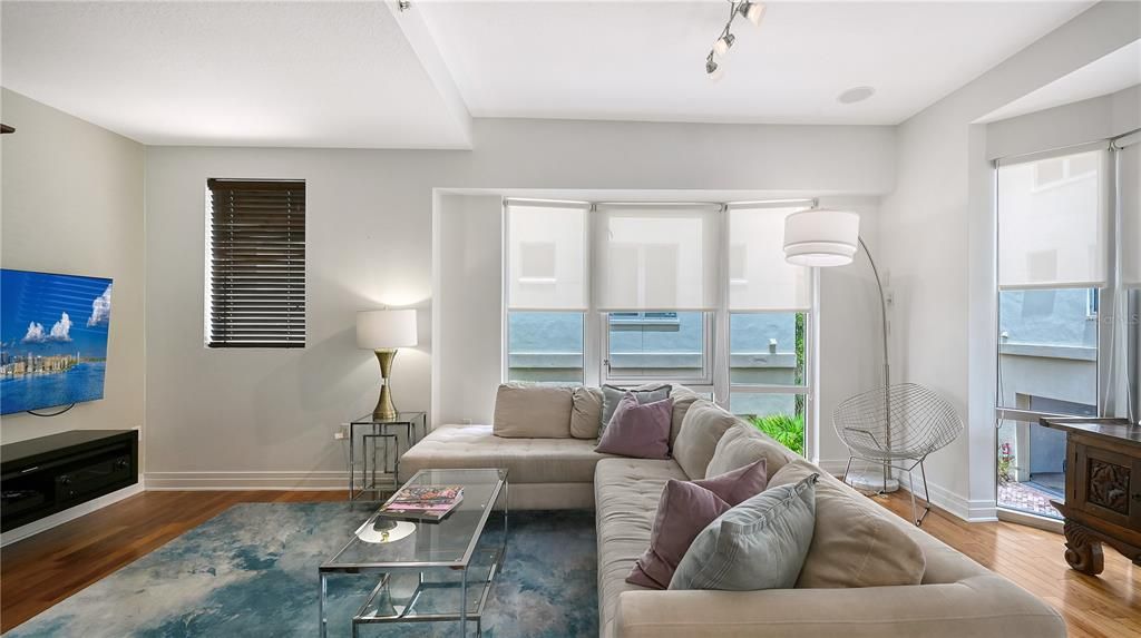 Active With Contract: $799,000 (3 beds, 4 baths, 2310 Square Feet)