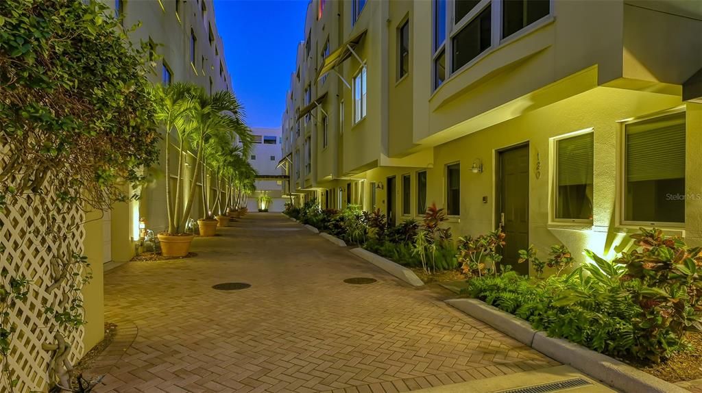 Active With Contract: $799,000 (3 beds, 4 baths, 2310 Square Feet)