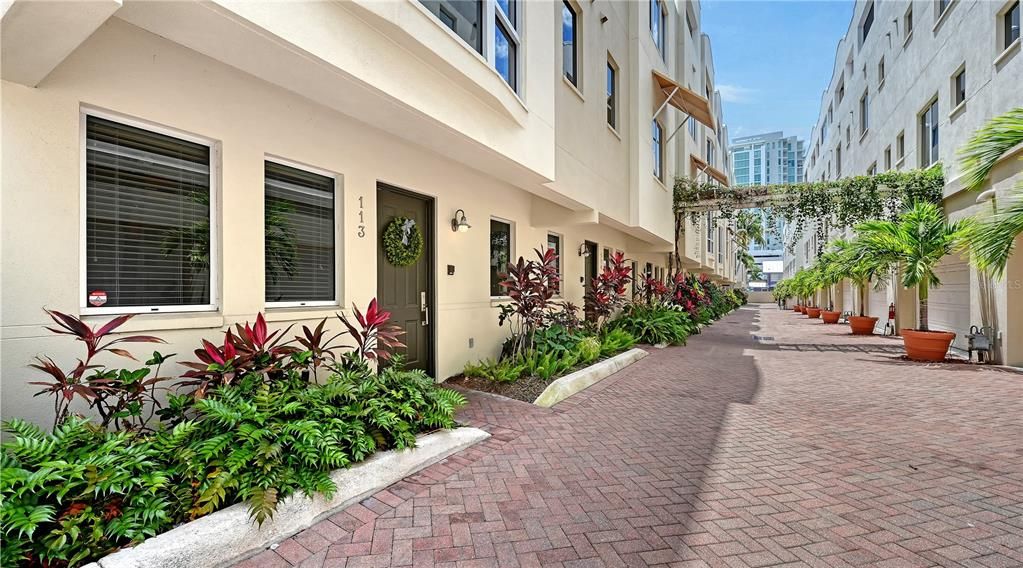 Active With Contract: $799,000 (3 beds, 4 baths, 2310 Square Feet)