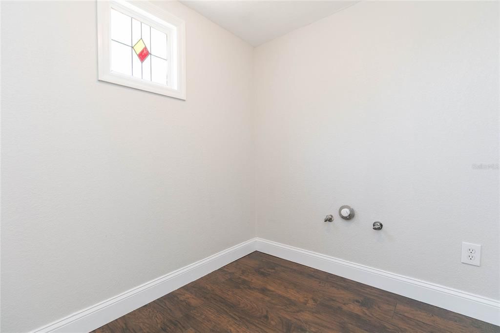 For Sale: $289,900 (3 beds, 2 baths, 1544 Square Feet)