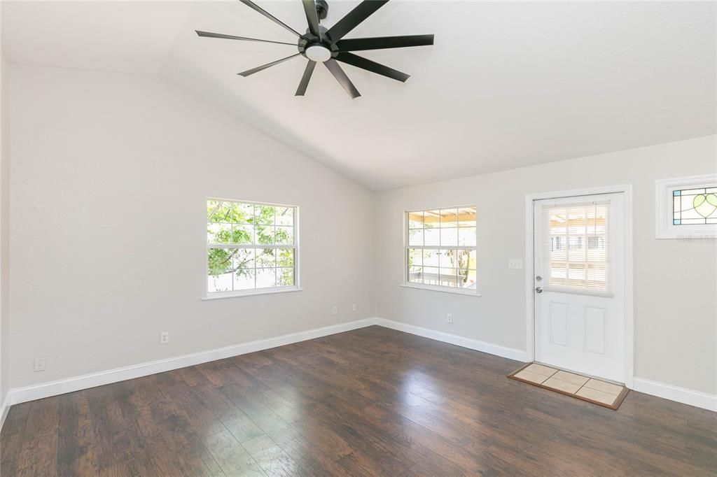For Sale: $289,900 (3 beds, 2 baths, 1544 Square Feet)
