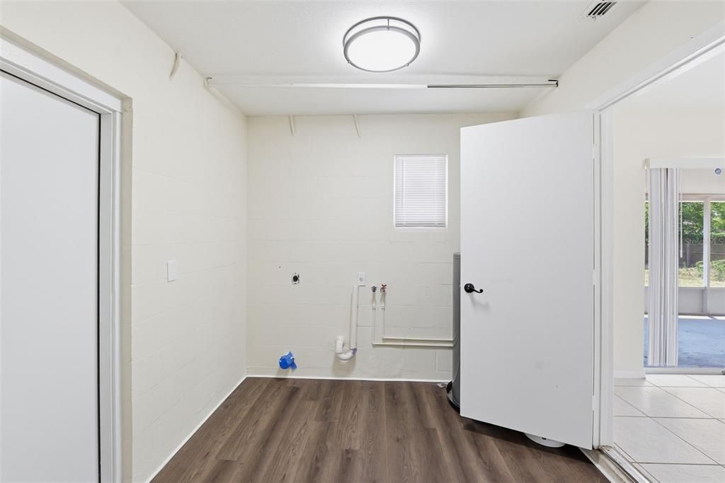 Active With Contract: $315,000 (3 beds, 2 baths, 1176 Square Feet)