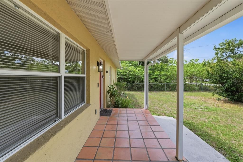 Active With Contract: $315,000 (3 beds, 2 baths, 1176 Square Feet)