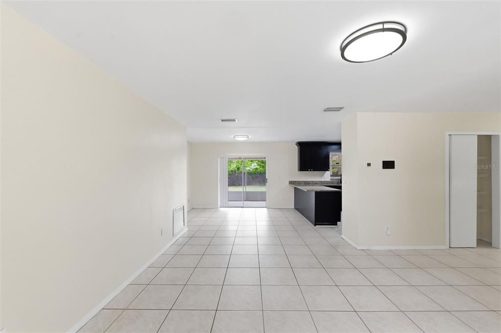 Active With Contract: $315,000 (3 beds, 2 baths, 1176 Square Feet)