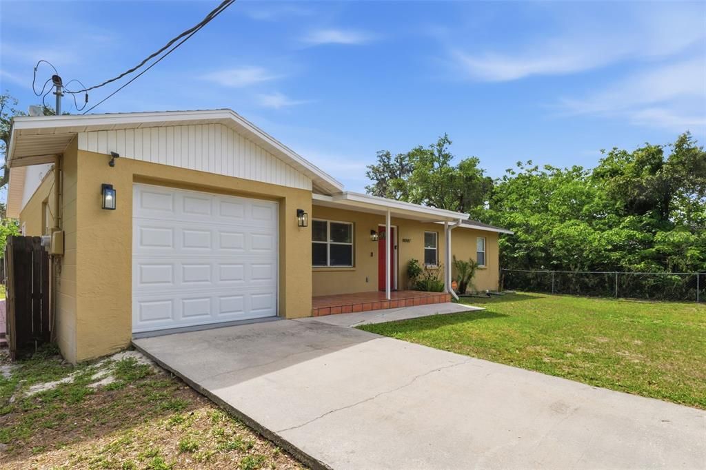 Active With Contract: $315,000 (3 beds, 2 baths, 1176 Square Feet)