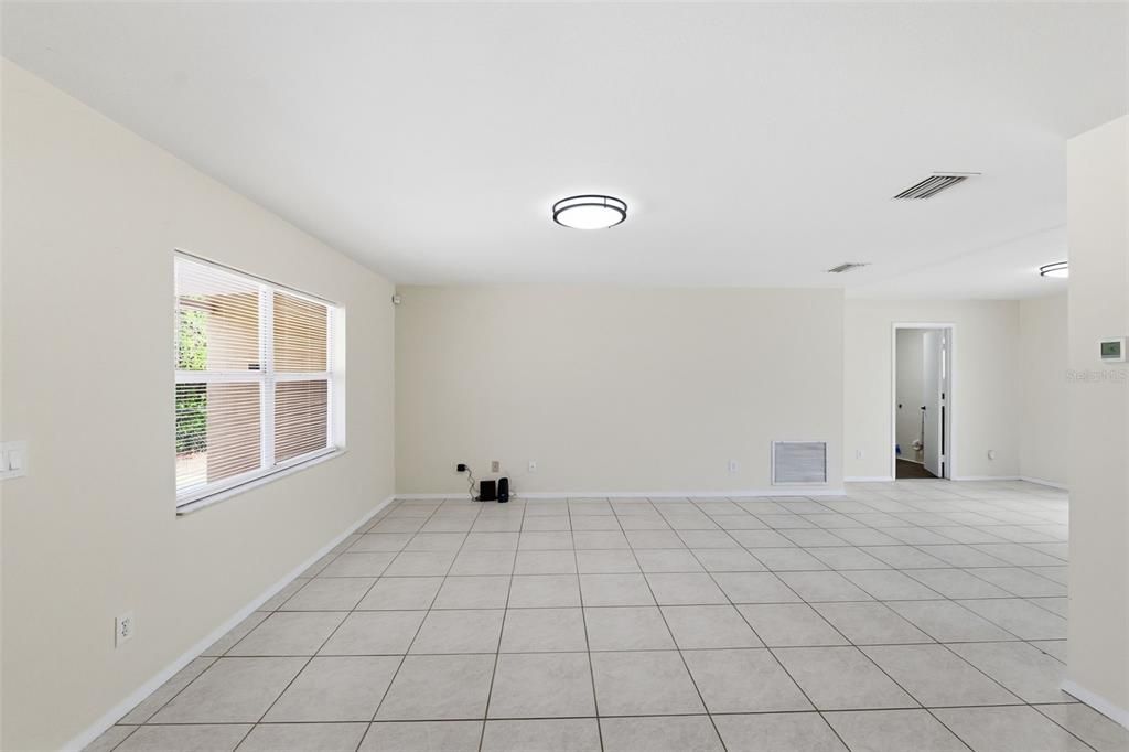 Active With Contract: $315,000 (3 beds, 2 baths, 1176 Square Feet)