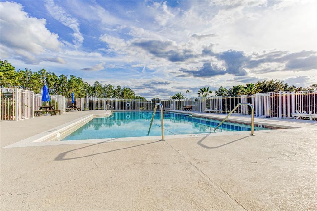 Activo con contrato: $2,895 (5 camas, 3 baños, 2411 Pies cuadrados)