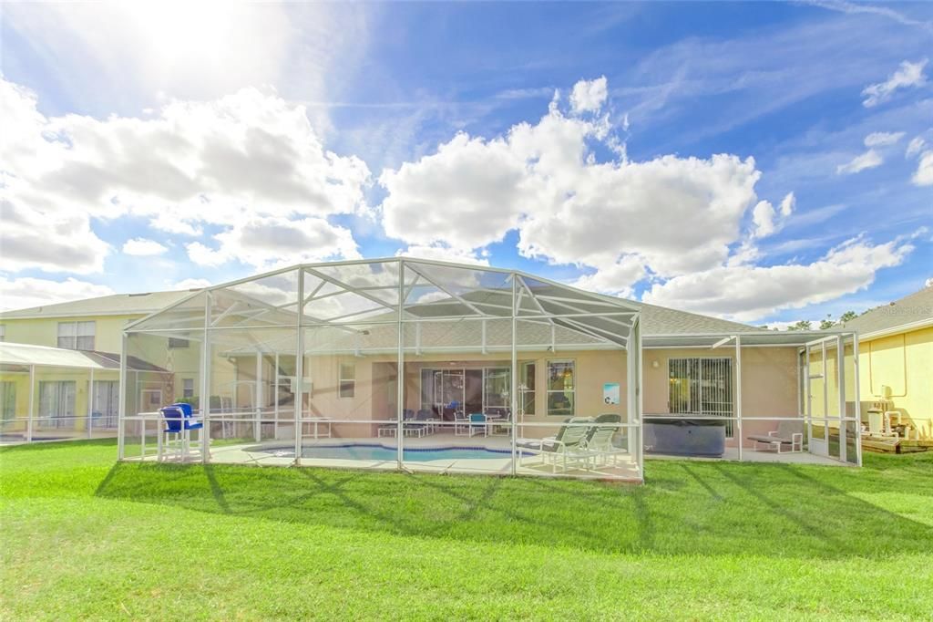 Activo con contrato: $2,895 (5 camas, 3 baños, 2411 Pies cuadrados)