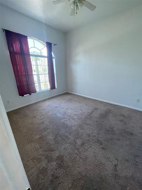 Activo con contrato: $2,895 (5 camas, 3 baños, 2411 Pies cuadrados)