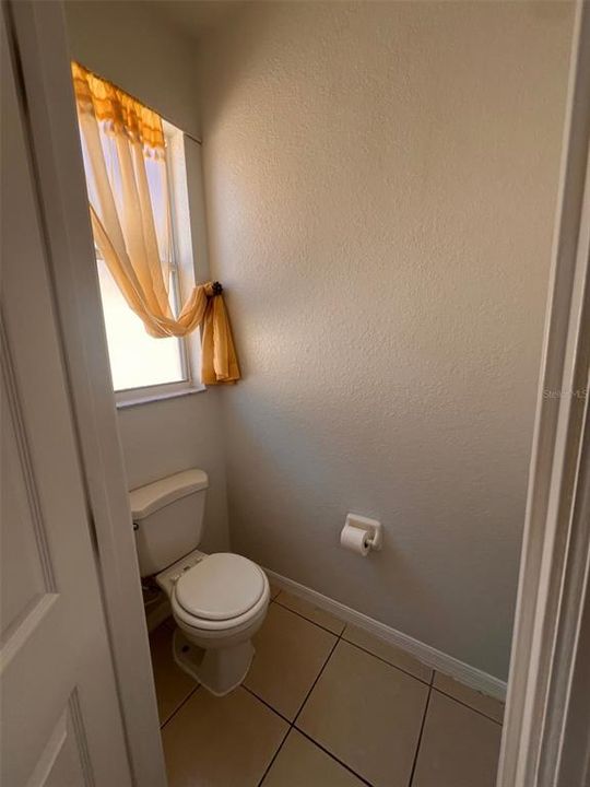 Activo con contrato: $2,895 (5 camas, 3 baños, 2411 Pies cuadrados)
