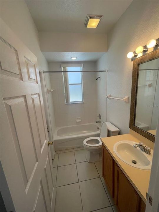 Activo con contrato: $2,895 (5 camas, 3 baños, 2411 Pies cuadrados)