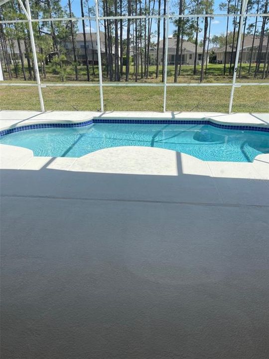 Activo con contrato: $2,895 (5 camas, 3 baños, 2411 Pies cuadrados)