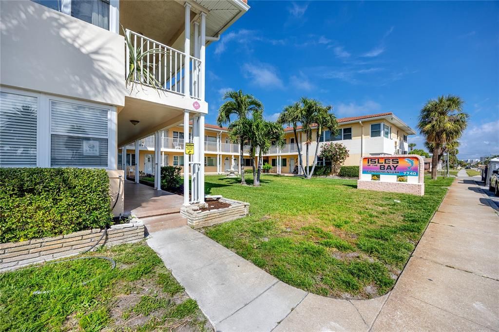 For Sale: $149,900 (1 beds, 1 baths, 435 Square Feet)