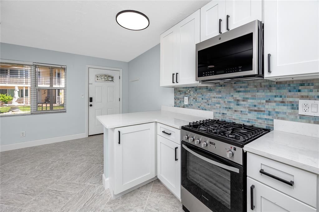 For Sale: $149,900 (1 beds, 1 baths, 435 Square Feet)