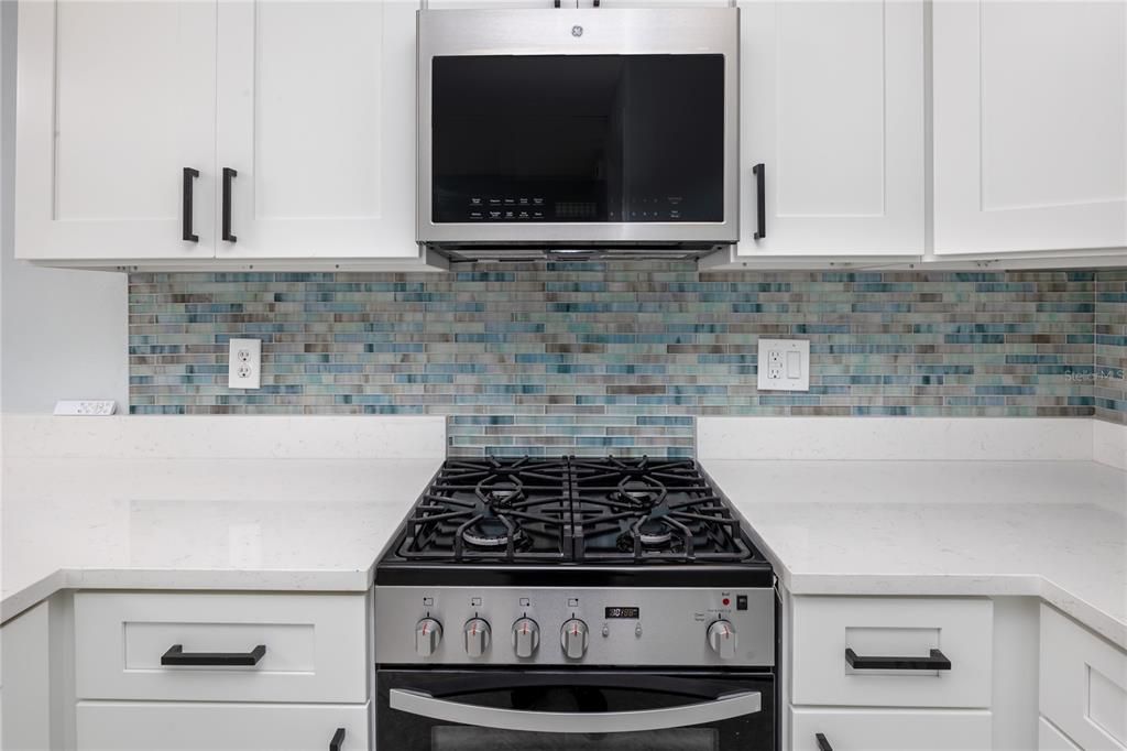 For Sale: $149,900 (1 beds, 1 baths, 435 Square Feet)