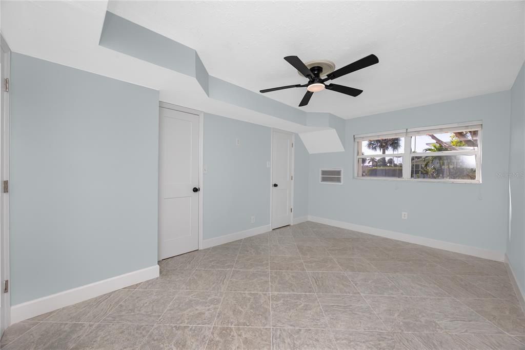 For Sale: $149,900 (1 beds, 1 baths, 435 Square Feet)