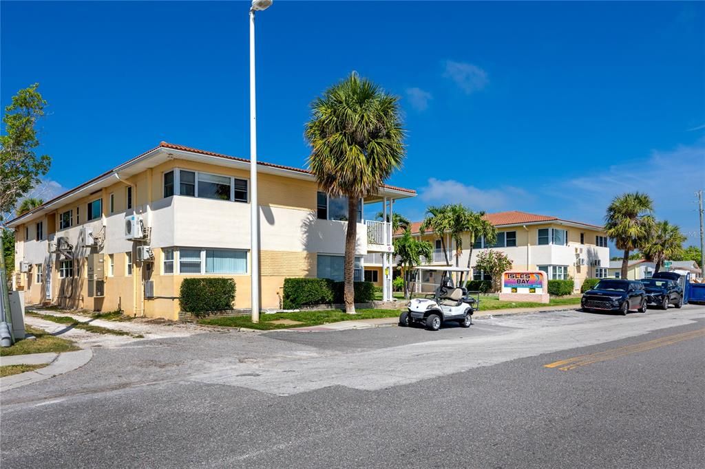 For Sale: $149,900 (1 beds, 1 baths, 435 Square Feet)