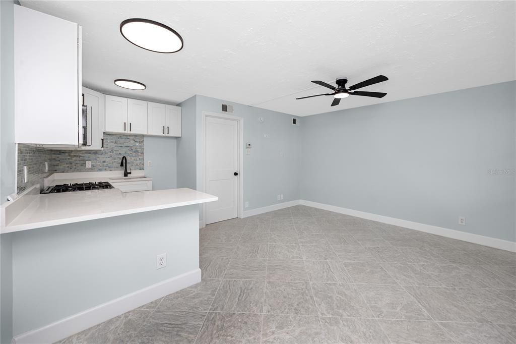 For Sale: $149,900 (1 beds, 1 baths, 435 Square Feet)