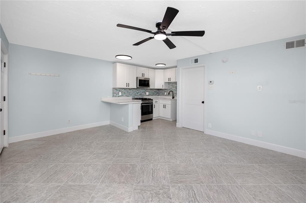 For Sale: $149,900 (1 beds, 1 baths, 435 Square Feet)