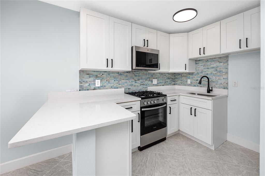 For Sale: $149,900 (1 beds, 1 baths, 435 Square Feet)