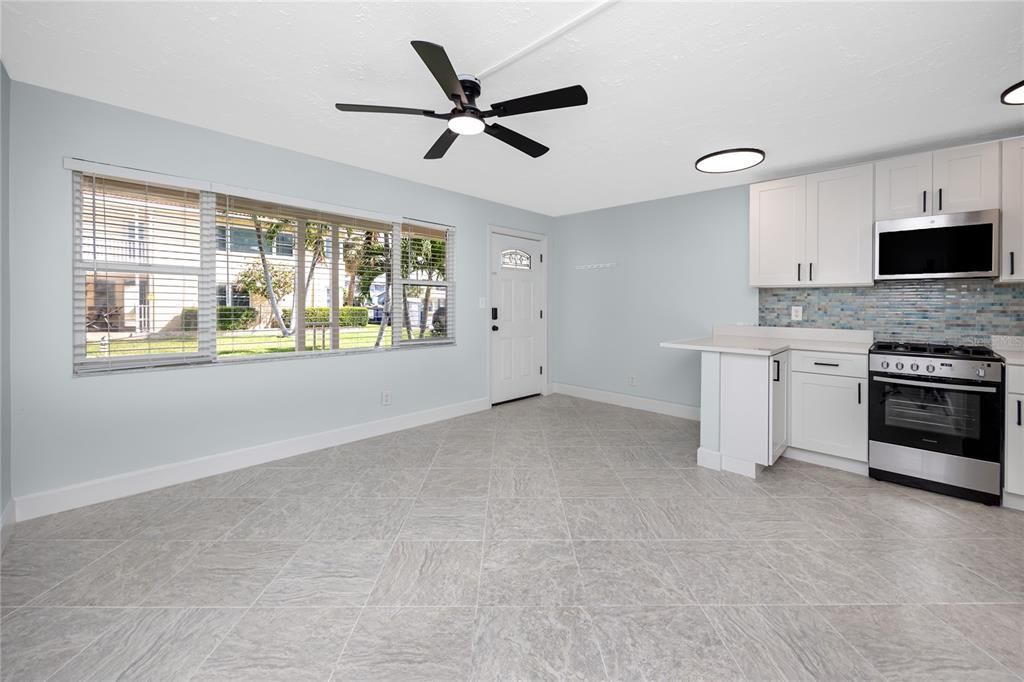 For Sale: $149,900 (1 beds, 1 baths, 435 Square Feet)