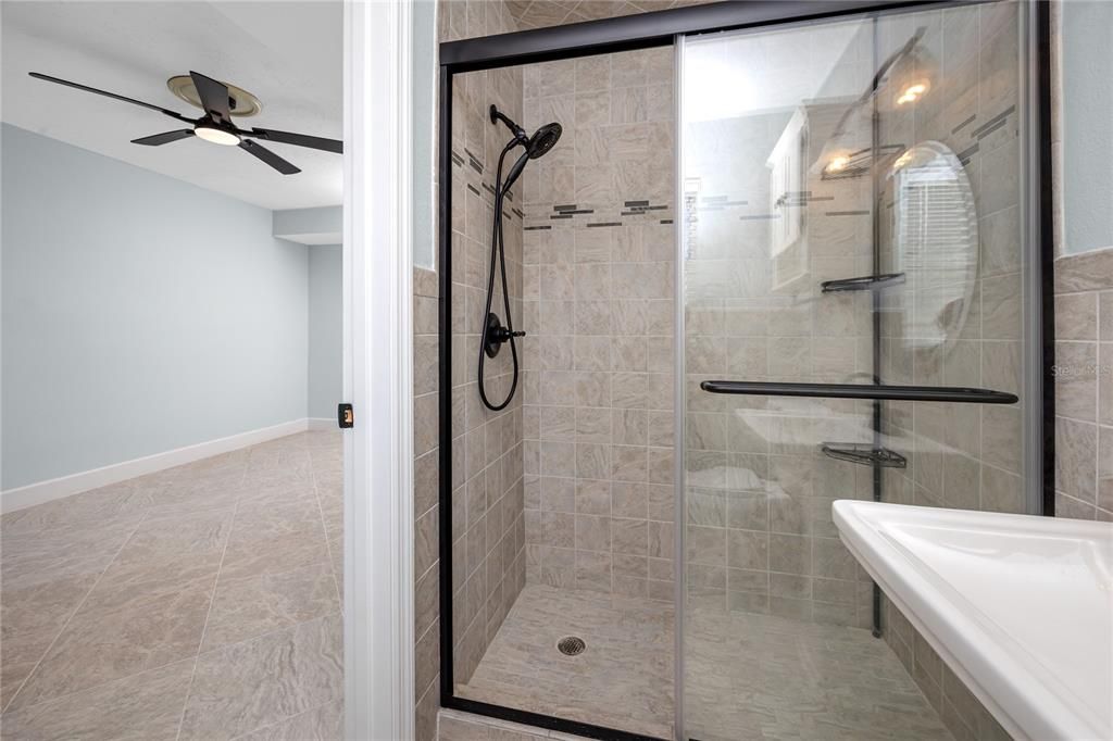 For Sale: $149,900 (1 beds, 1 baths, 435 Square Feet)