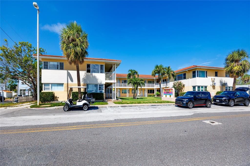For Sale: $149,900 (1 beds, 1 baths, 435 Square Feet)