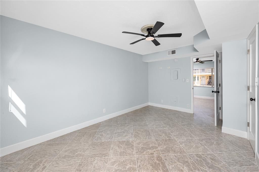 For Sale: $149,900 (1 beds, 1 baths, 435 Square Feet)