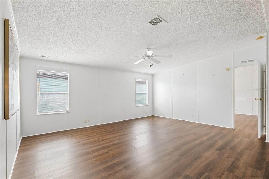 Active With Contract: $219,900 (4 beds, 2 baths, 1860 Square Feet)