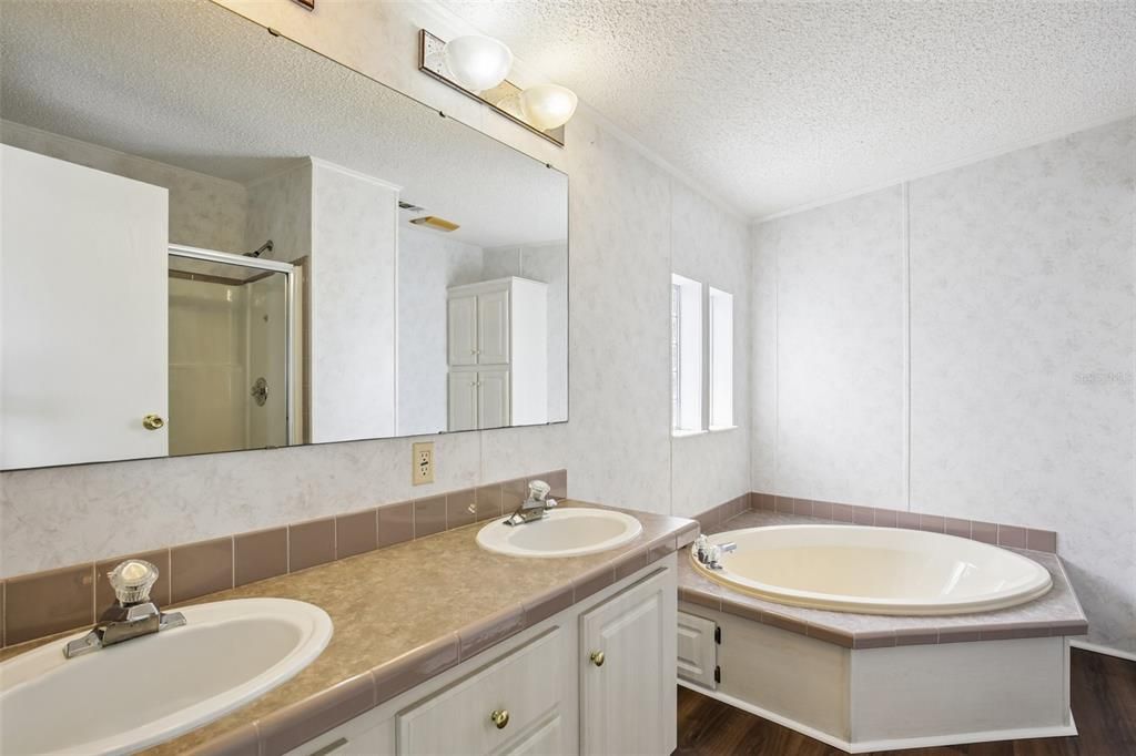 Active With Contract: $219,900 (4 beds, 2 baths, 1860 Square Feet)