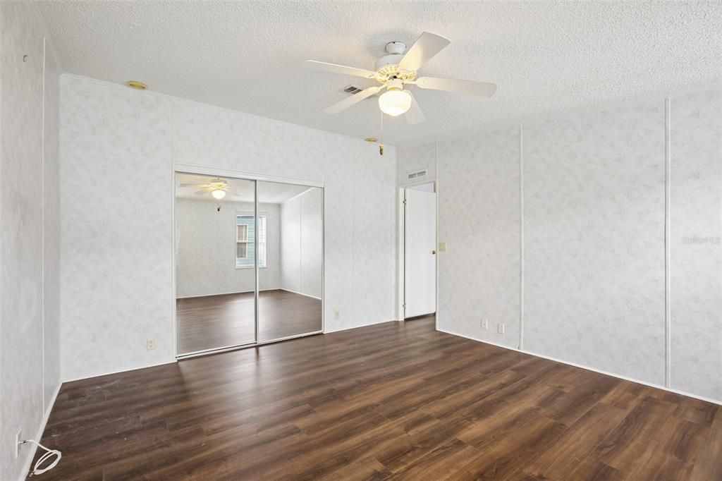 Active With Contract: $219,900 (4 beds, 2 baths, 1860 Square Feet)