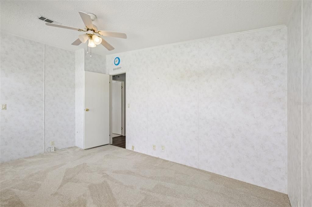 Active With Contract: $219,900 (4 beds, 2 baths, 1860 Square Feet)