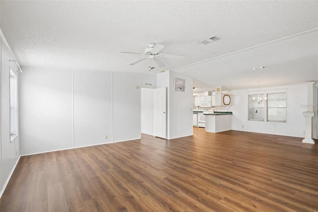 Active With Contract: $219,900 (4 beds, 2 baths, 1860 Square Feet)