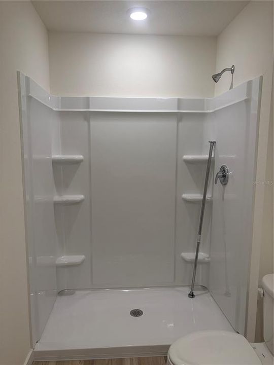 For Rent: $2,500 (5 beds, 2 baths, 1708 Square Feet)