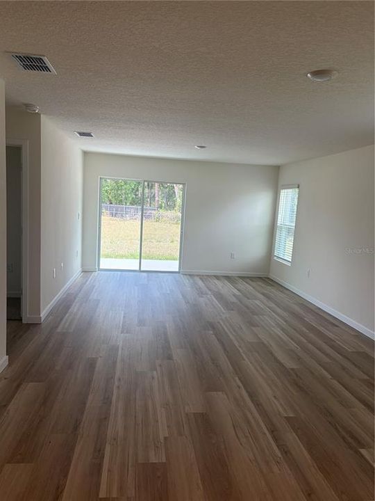 For Rent: $2,500 (5 beds, 2 baths, 1708 Square Feet)