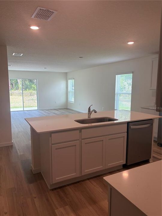 For Rent: $2,500 (5 beds, 2 baths, 1708 Square Feet)
