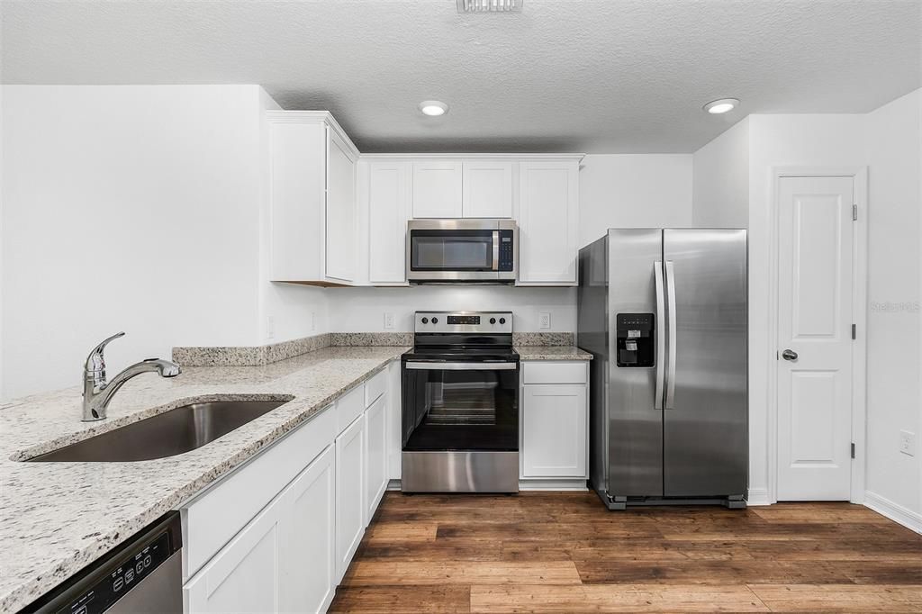Activo con contrato: $279,900 (3 camas, 2 baños, 1270 Pies cuadrados)