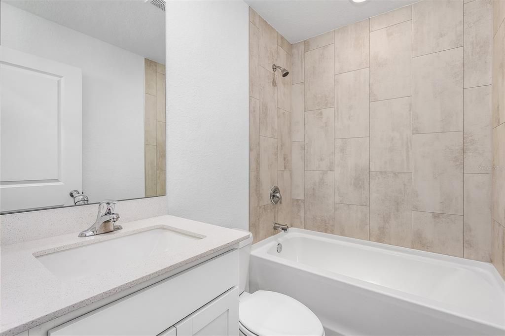 Activo con contrato: $279,900 (3 camas, 2 baños, 1270 Pies cuadrados)