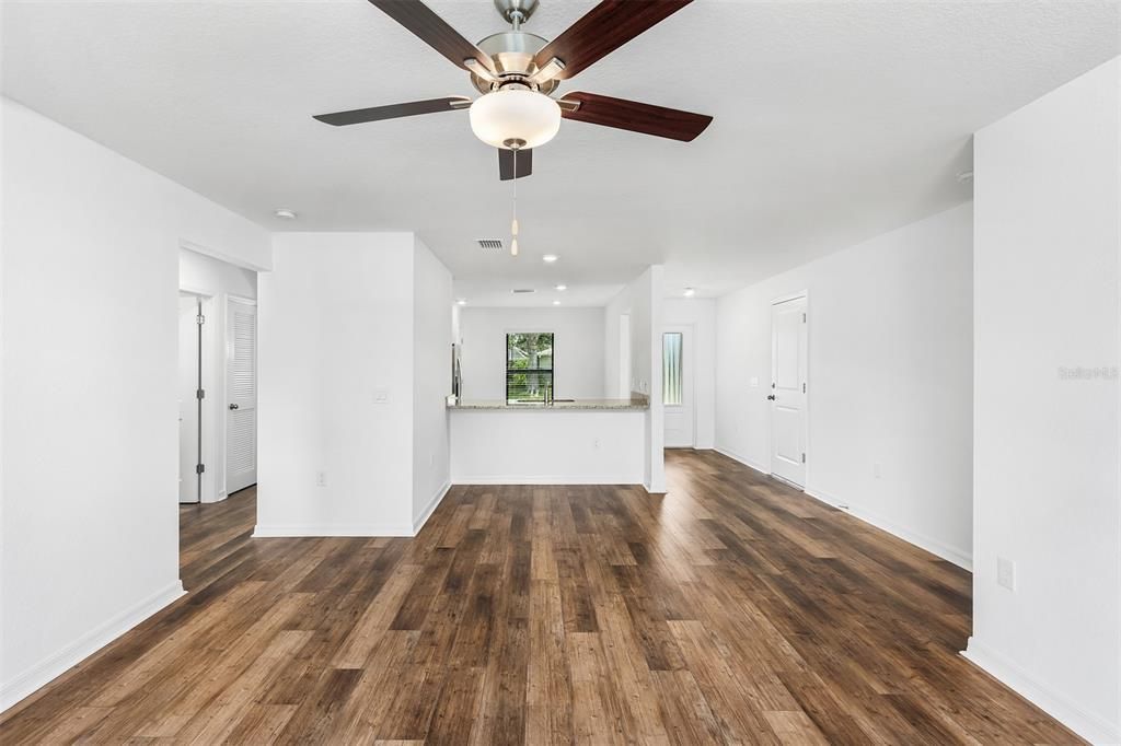 Activo con contrato: $279,900 (3 camas, 2 baños, 1270 Pies cuadrados)