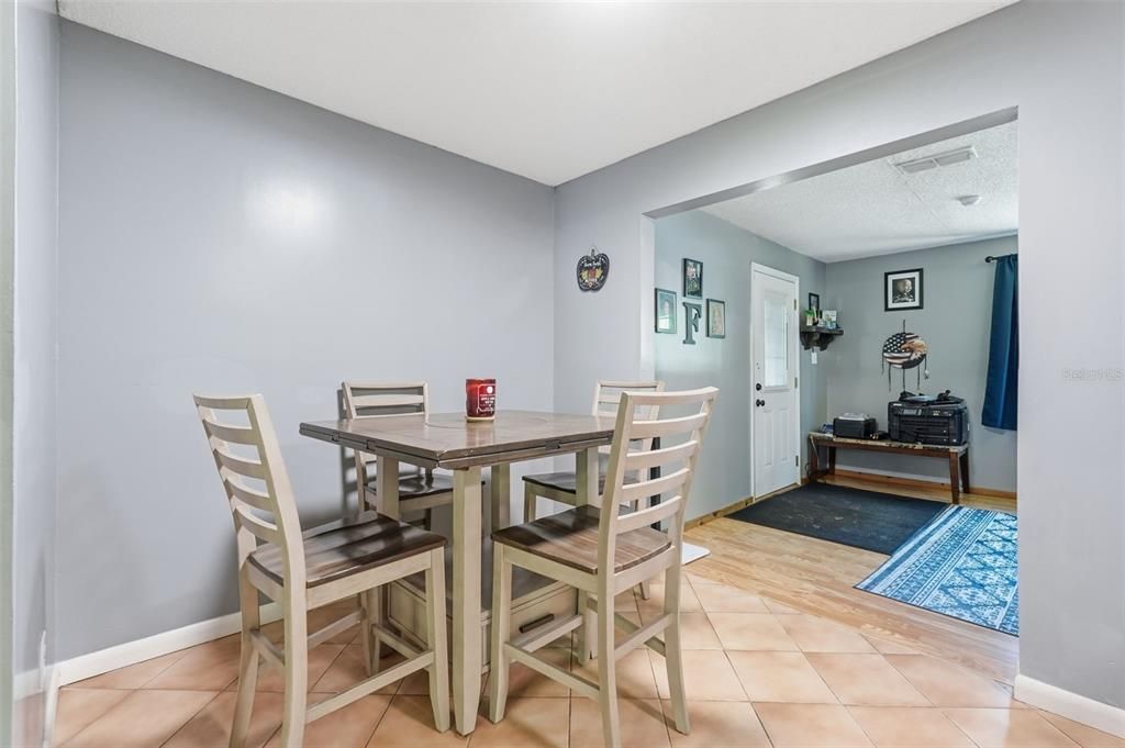 En Venta: $279,900 (4 camas, 2 baños, 1152 Pies cuadrados)