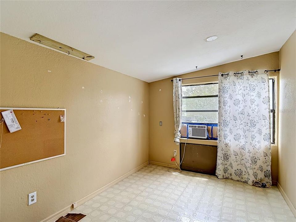 For Sale: $230,000 (3 beds, 2 baths, 1248 Square Feet)
