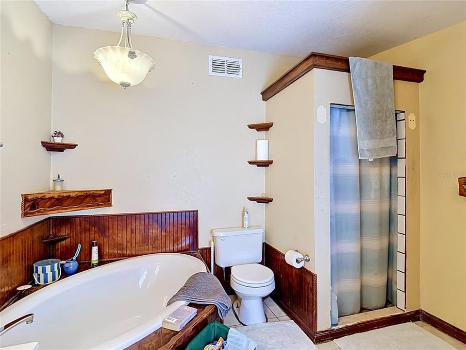 For Sale: $230,000 (3 beds, 2 baths, 1248 Square Feet)