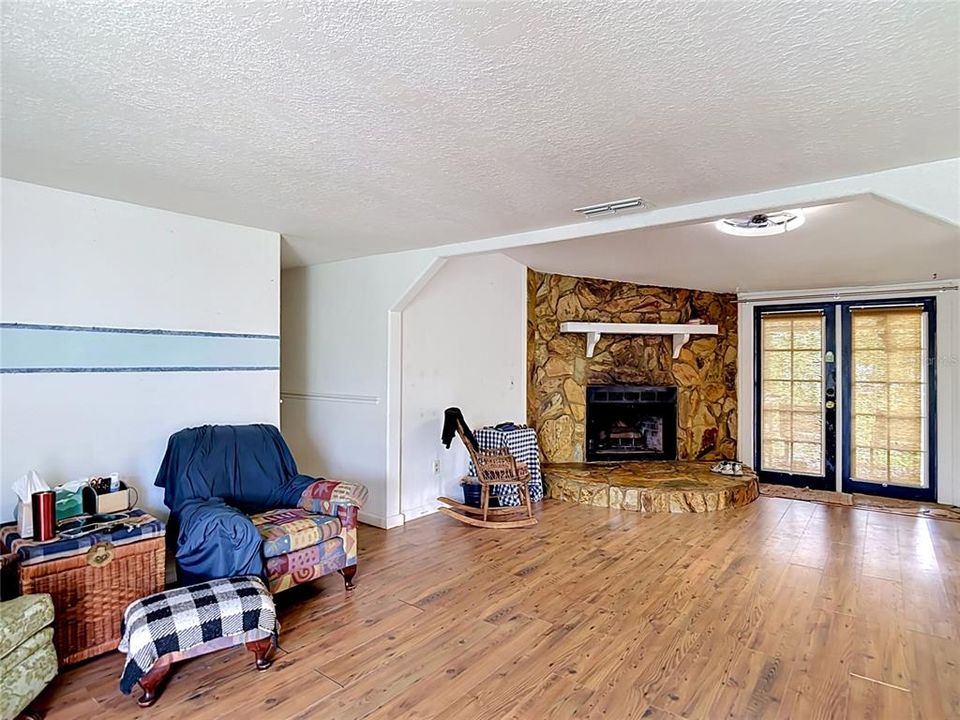For Sale: $230,000 (3 beds, 2 baths, 1248 Square Feet)
