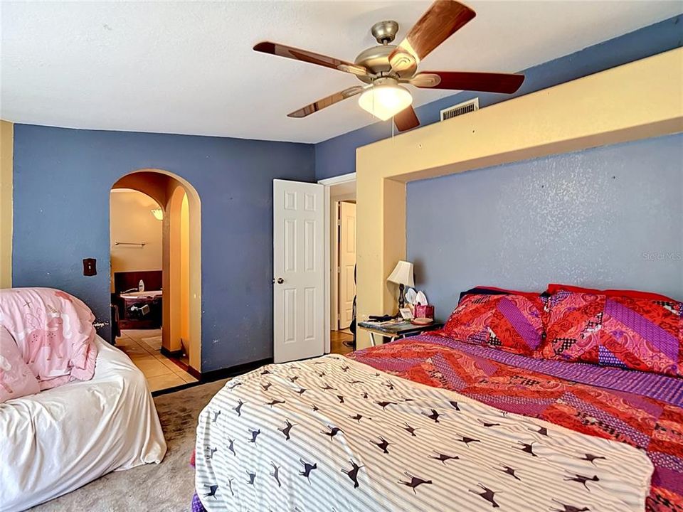 For Sale: $230,000 (3 beds, 2 baths, 1248 Square Feet)