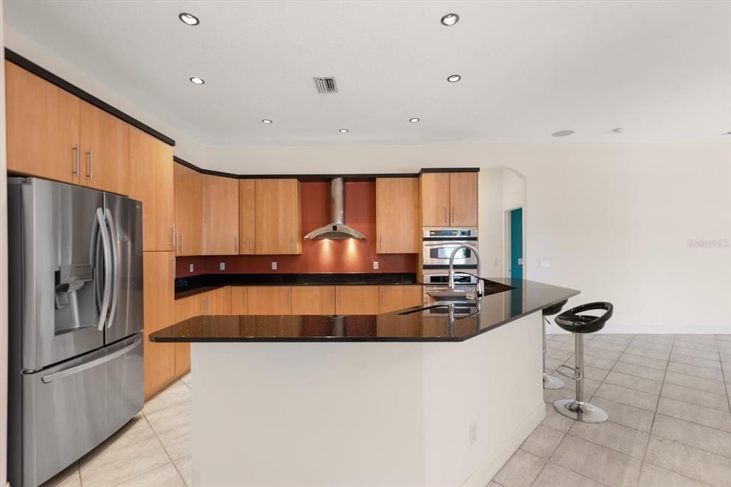 Activo con contrato: $659,000 (4 camas, 3 baños, 2740 Pies cuadrados)