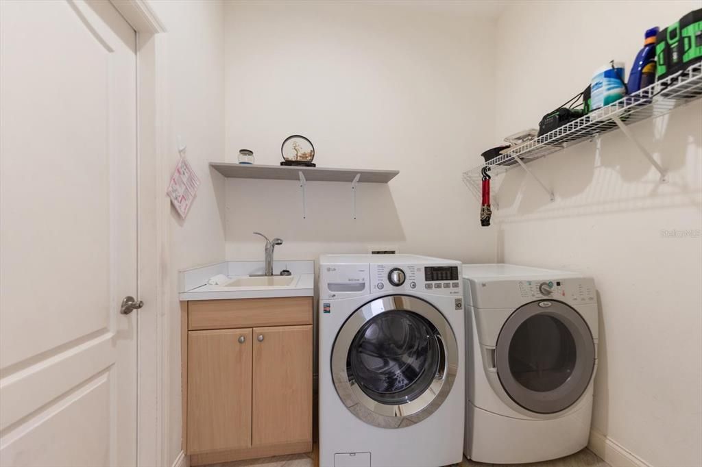 Activo con contrato: $659,000 (4 camas, 3 baños, 2740 Pies cuadrados)