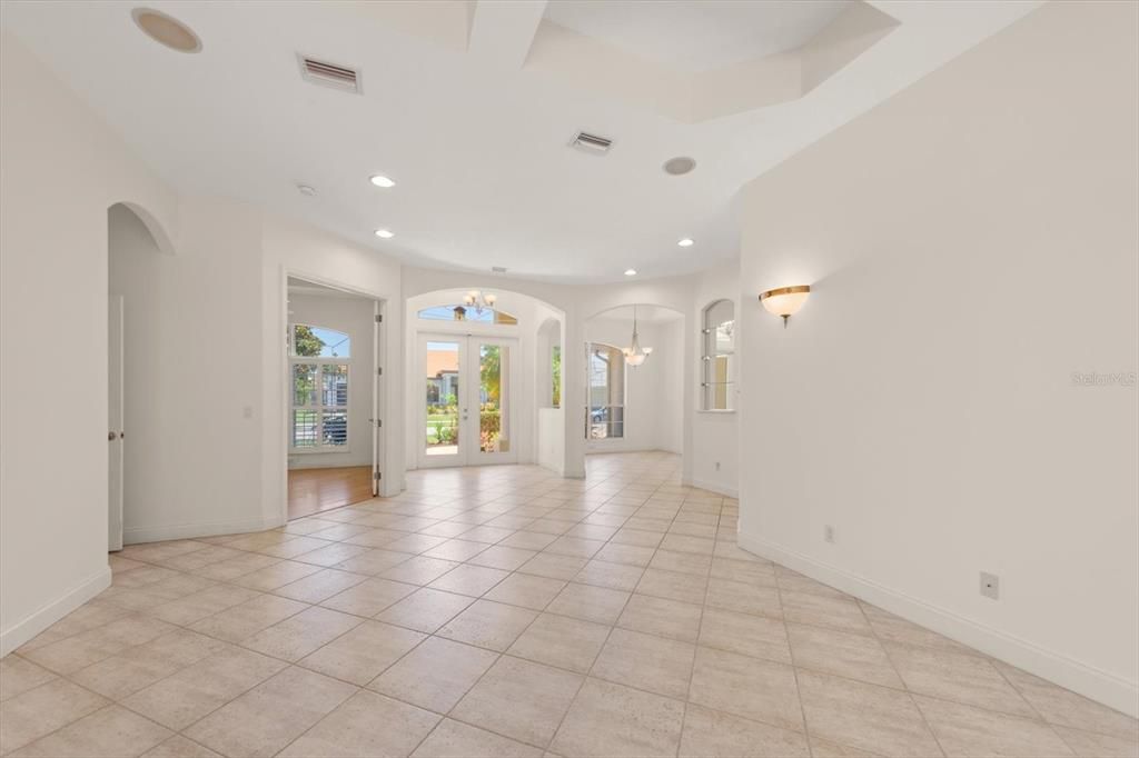Activo con contrato: $659,000 (4 camas, 3 baños, 2740 Pies cuadrados)